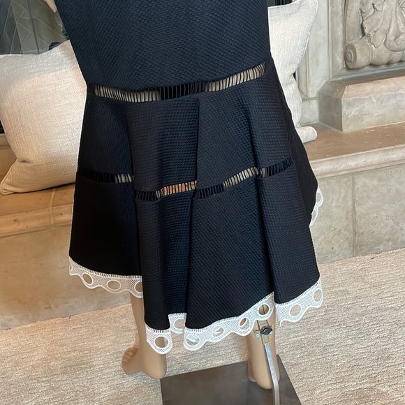 Black and white - Picture 6 of 7